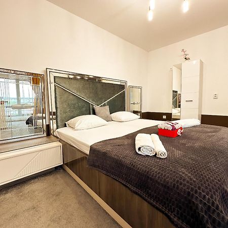 The Royal - Studio With Balcony & Panoramic View Craiova Eksteriør billede