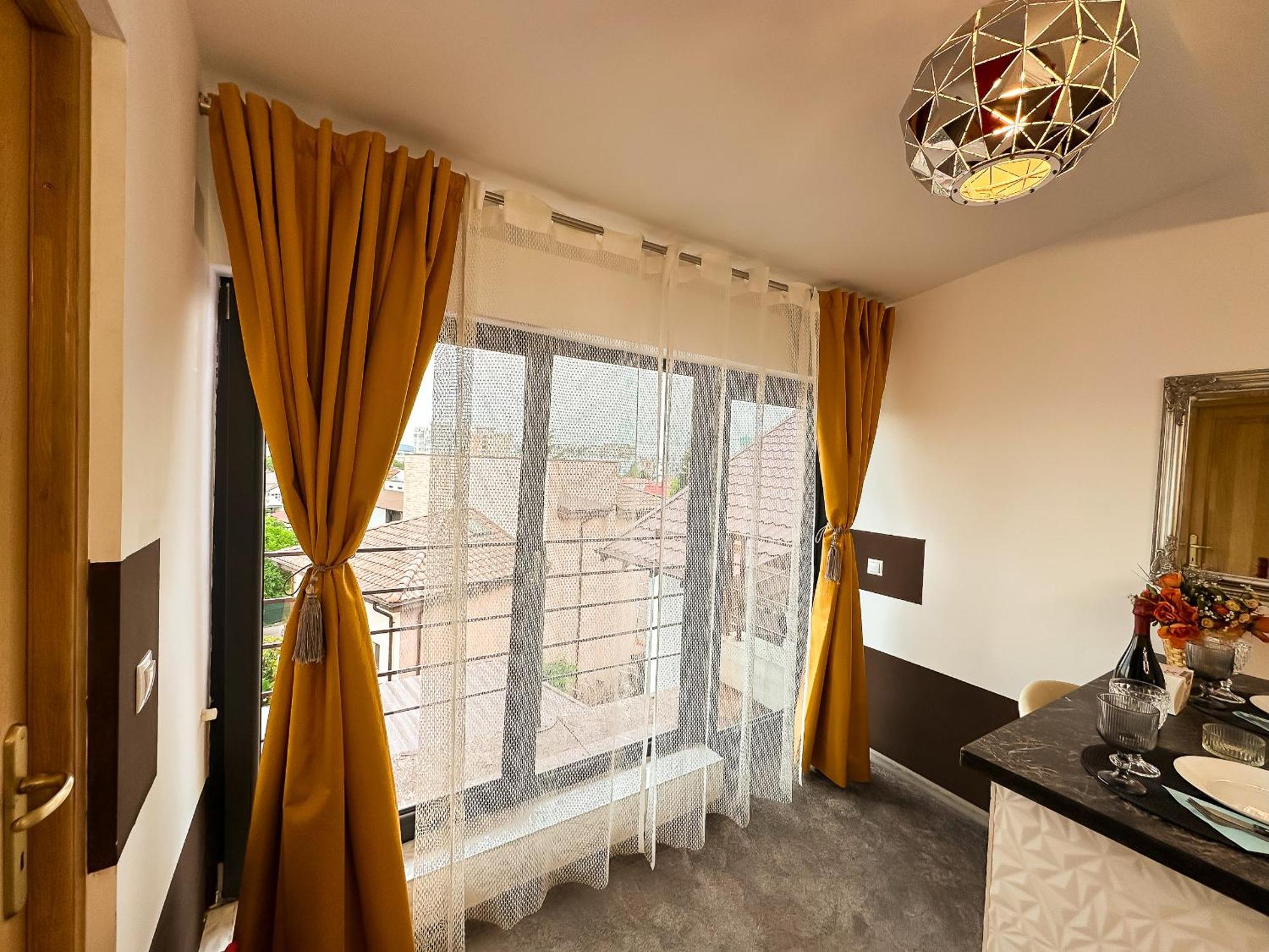 The Royal - Studio With Balcony & Panoramic View Craiova Eksteriør billede