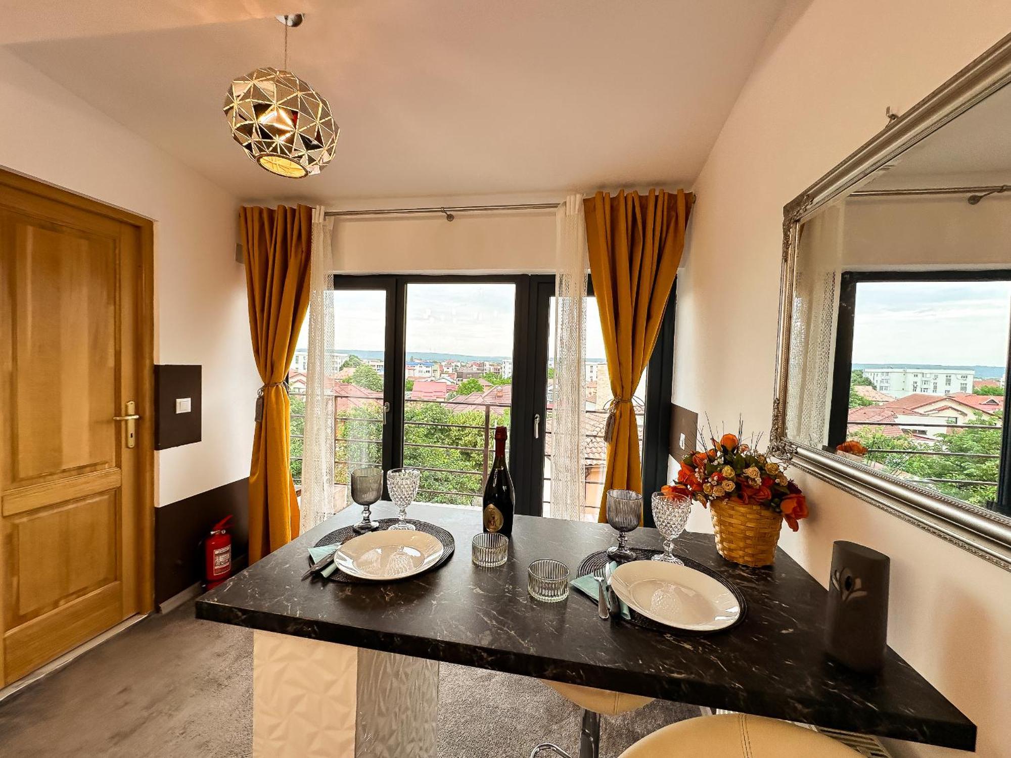 The Royal - Studio With Balcony & Panoramic View Craiova Eksteriør billede
