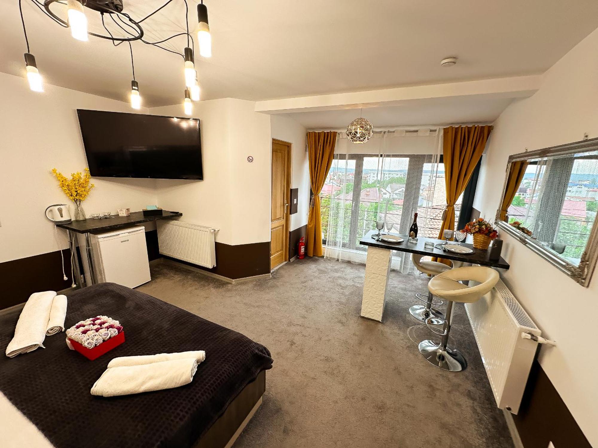 The Royal - Studio With Balcony & Panoramic View Craiova Eksteriør billede