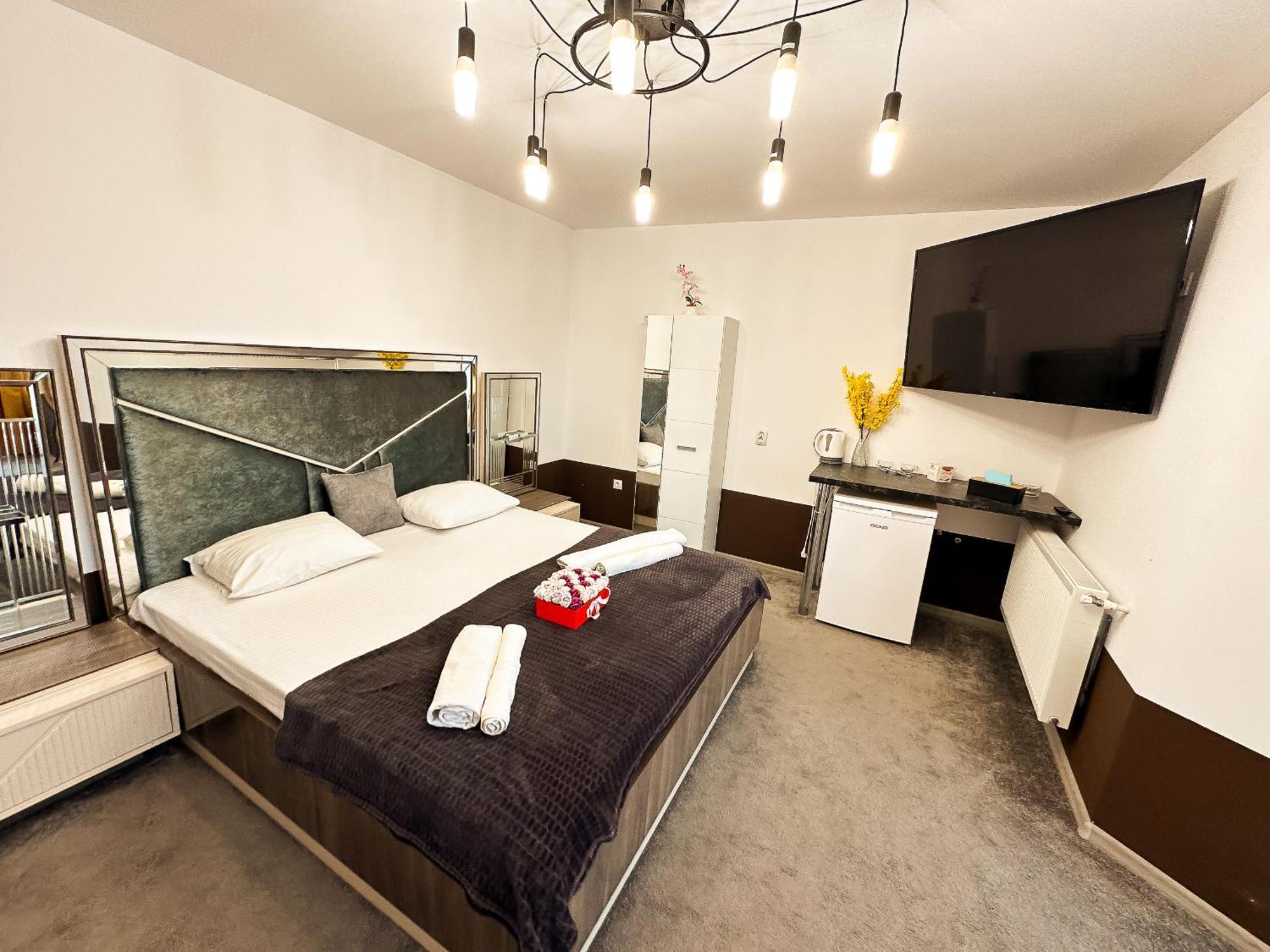 The Royal - Studio With Balcony & Panoramic View Craiova Eksteriør billede
