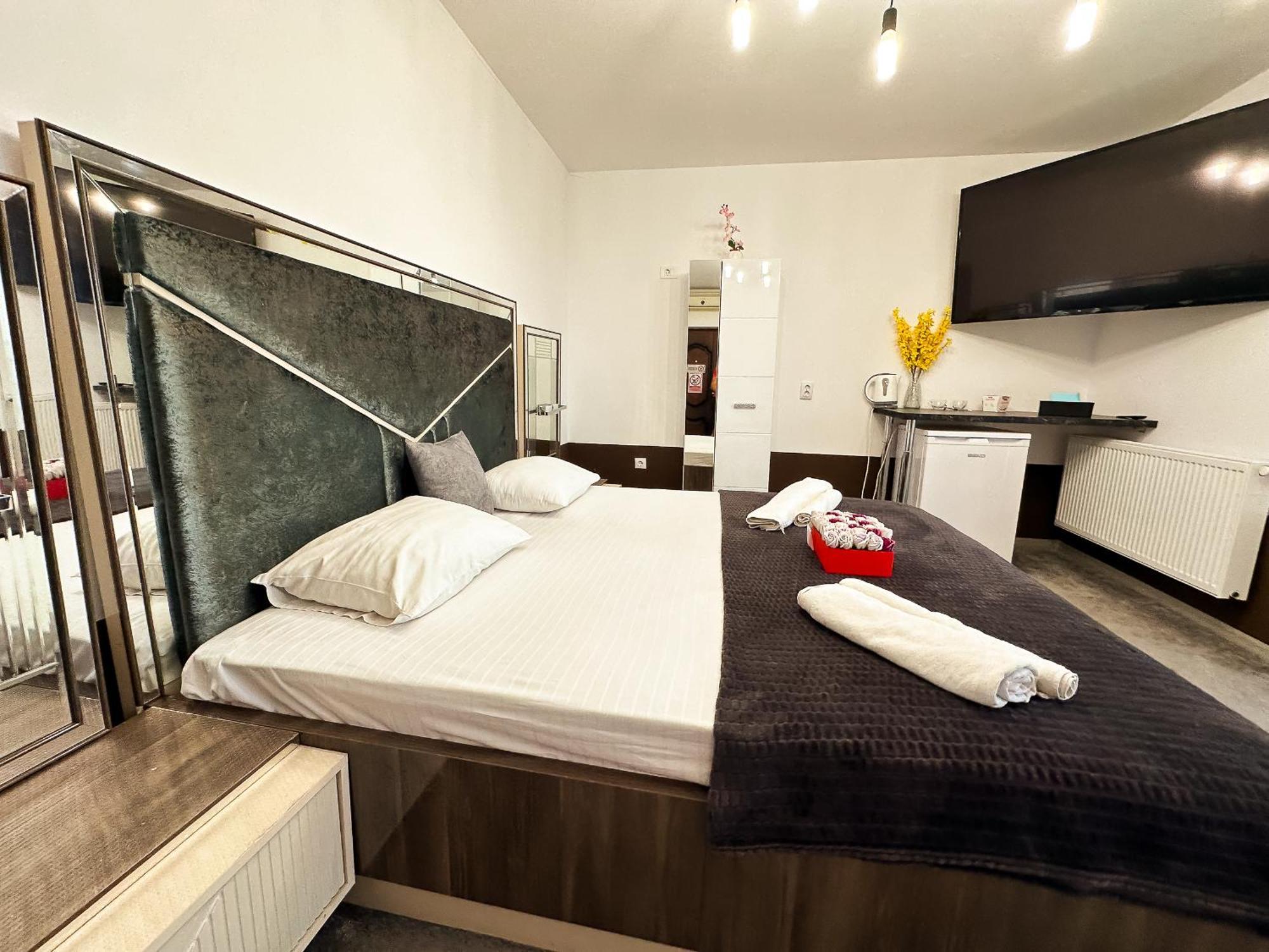 The Royal - Studio With Balcony & Panoramic View Craiova Eksteriør billede