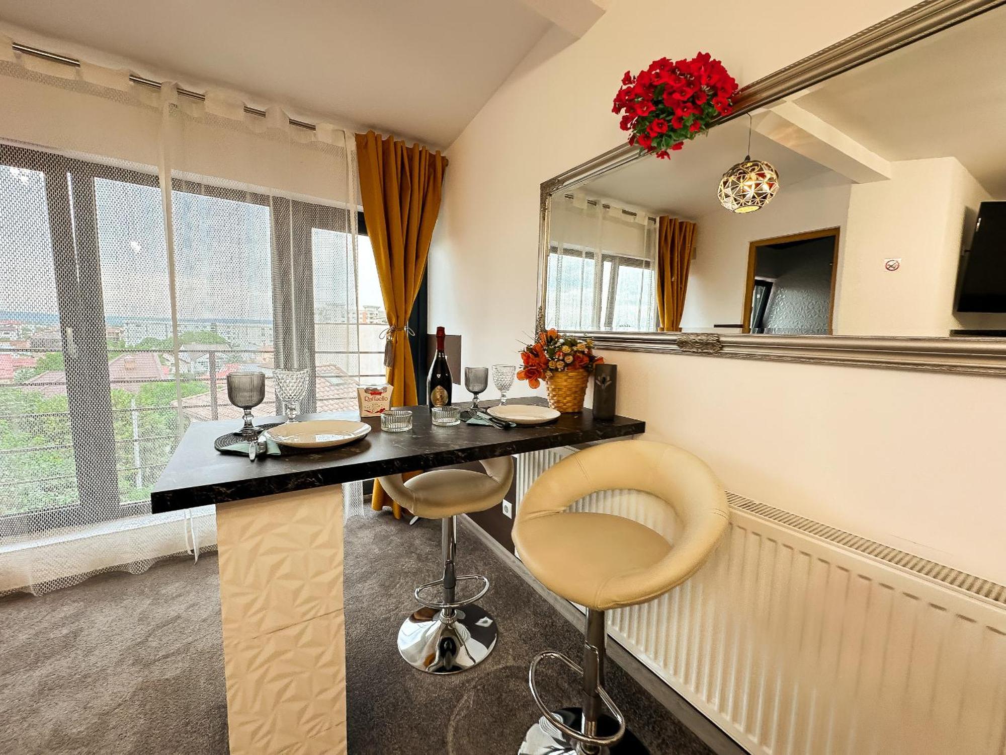 The Royal - Studio With Balcony & Panoramic View Craiova Eksteriør billede