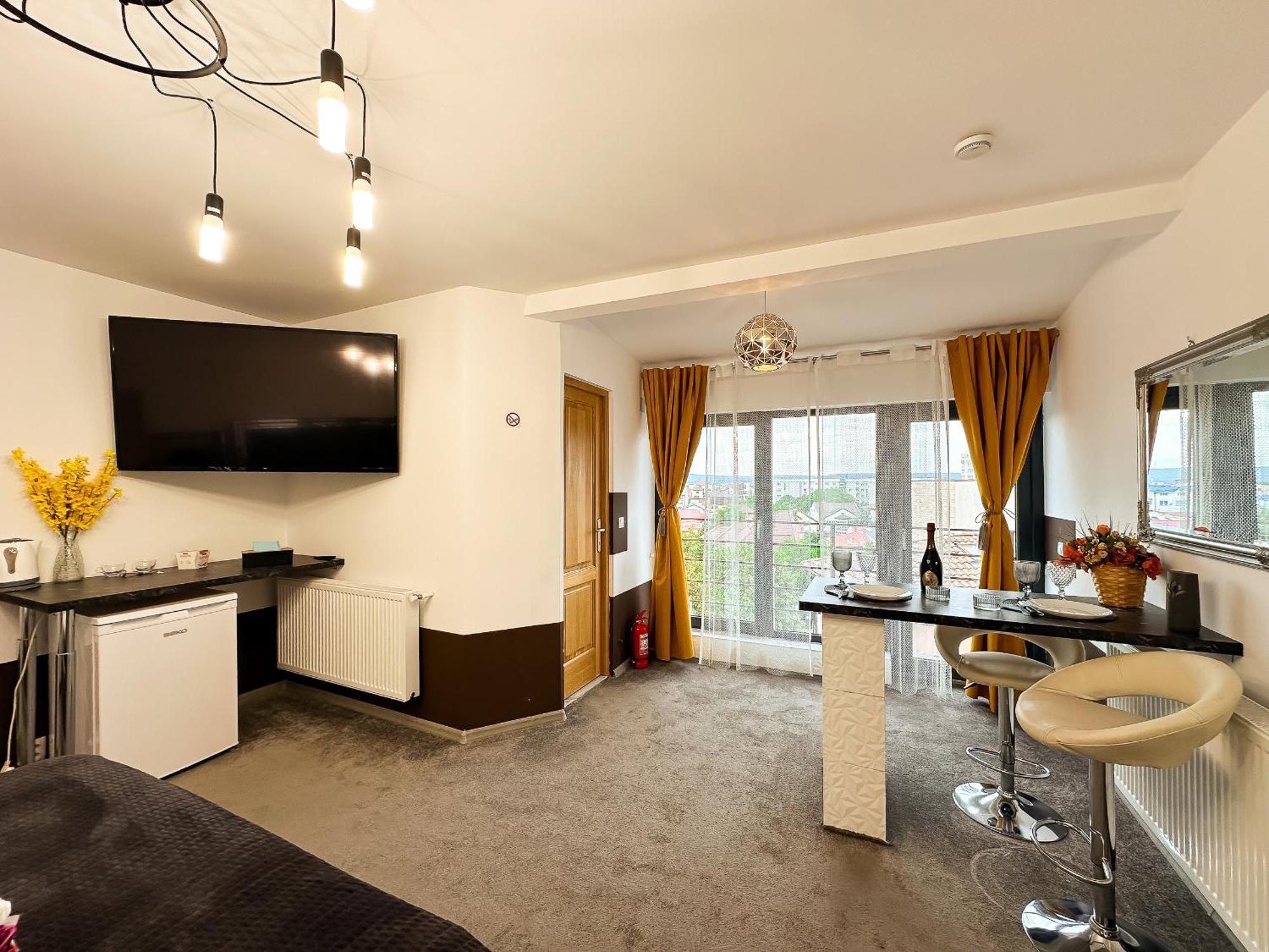 The Royal - Studio With Balcony & Panoramic View Craiova Eksteriør billede