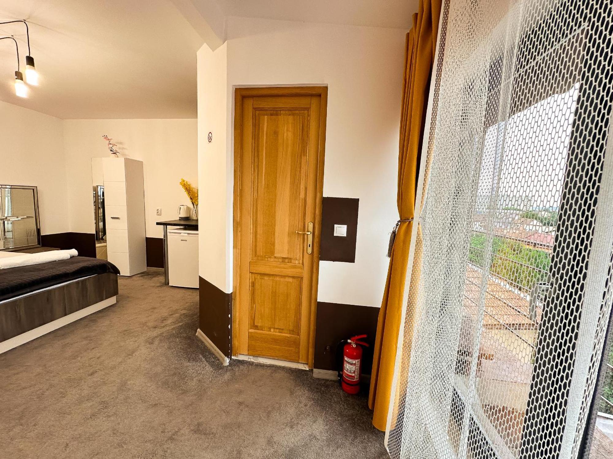 The Royal - Studio With Balcony & Panoramic View Craiova Eksteriør billede